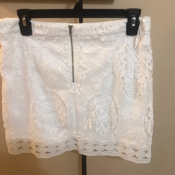 White 2 piece skirt set - Picture 4 of 6